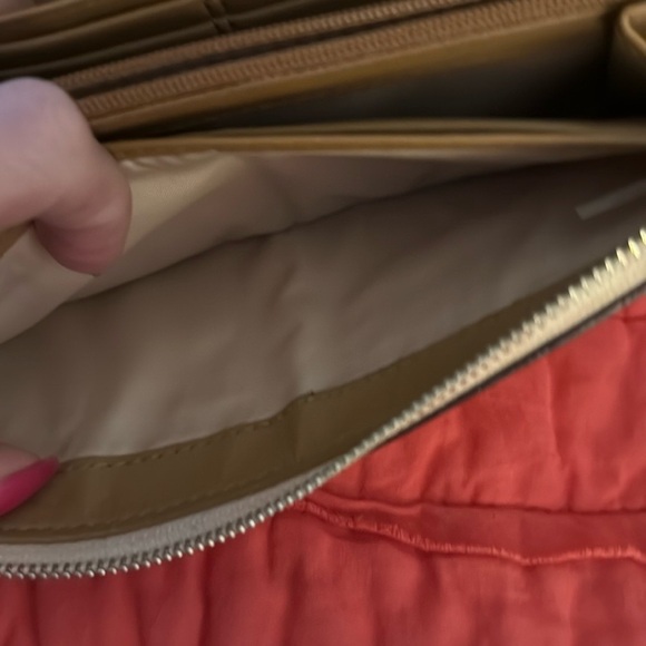 Coach Cream Leather Wallet with Zipper Closure - Picture 5 of 8